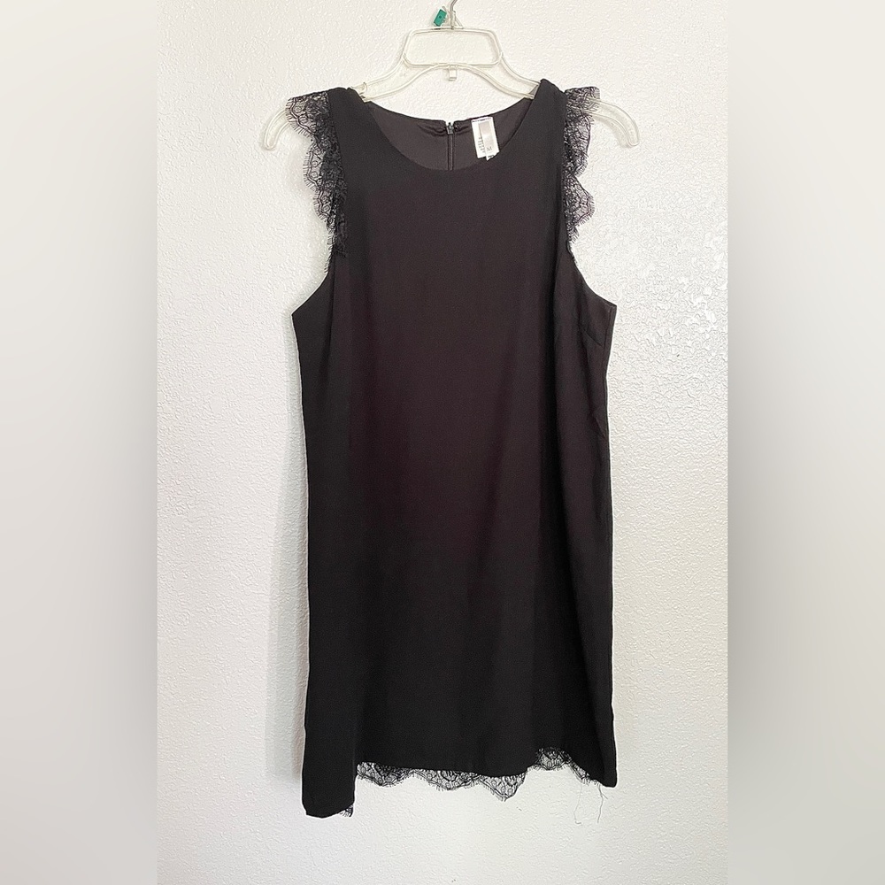 RUSH Sleeveless fitted mini dress with lace sleeve